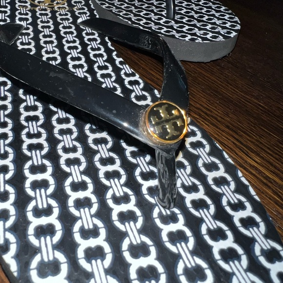 Tory Burch Chain Pattern Flip Flops - Picture 4 of 9